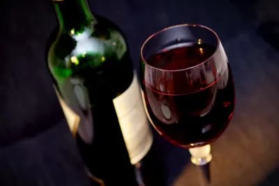 Mjerenje alkohola u vinu: Upotreba alkoholometra i pravilna destilacija