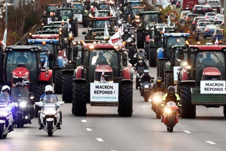 Hiljade farmera blokiralo Pariz: „Makron, odgovori nam!“