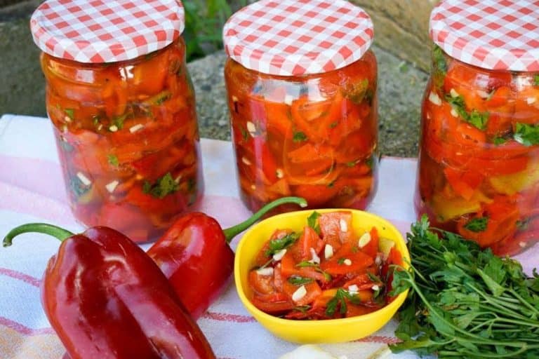 Domaći recept – Crvene paprike sa bijelim lukom
