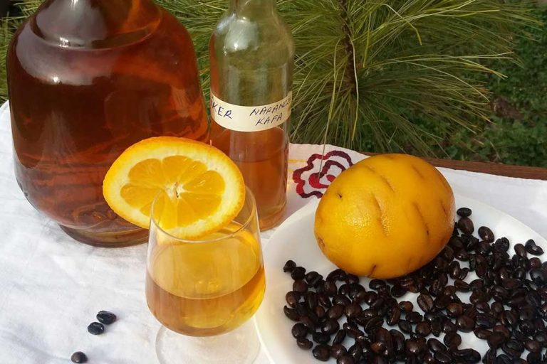 Liker od narandže i kafe