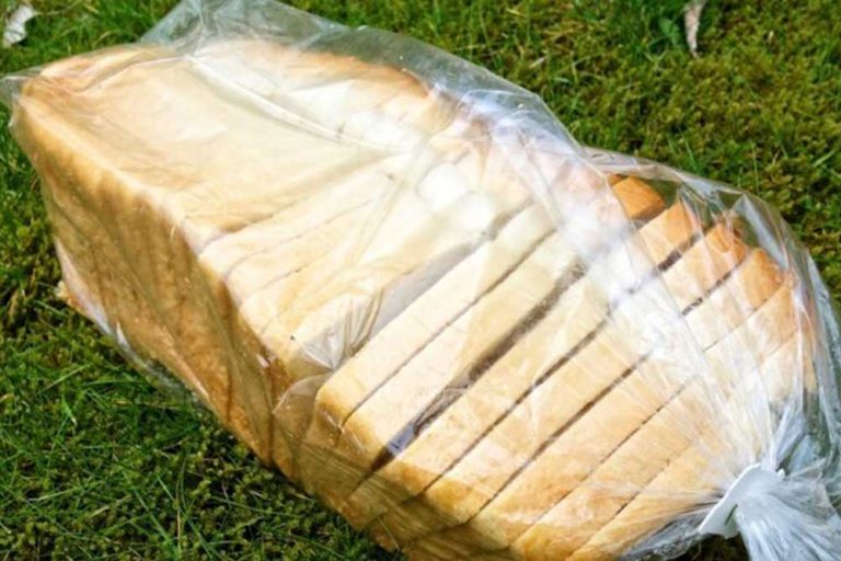 Plastična kesa je ubjedljivo najgora opcija – Ovo je najbolji način za čuvanje hljeba