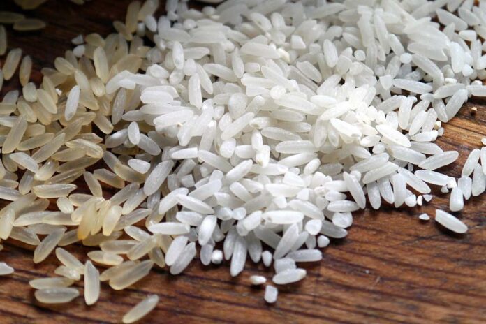 smeđa i bijela riža