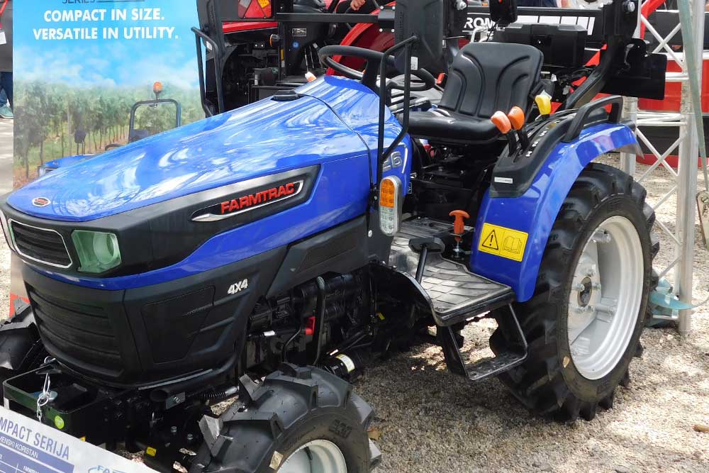 traktor farmtrac 26